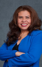 Taylor-Arnold Headshot 23 N (1).jpg