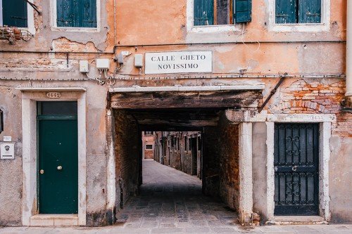 Unveiling the Beauty of the Venetian Language: Exploring Origins, Significance, and Preservation